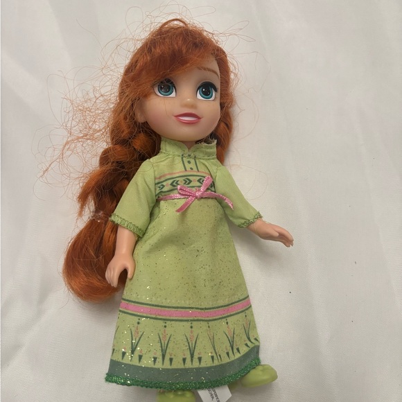 Disney Frozen 2 Anna & Elsa Lullaby Doll Set w/ Singing Bed EUC - Picture 12 of 17